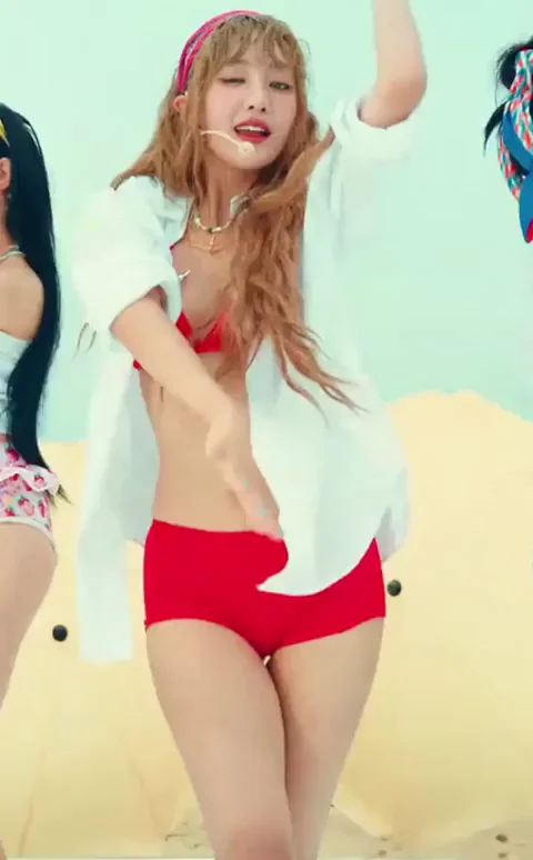 Minnie (G)I-DLE Sexy Beach Tease 💦🔥