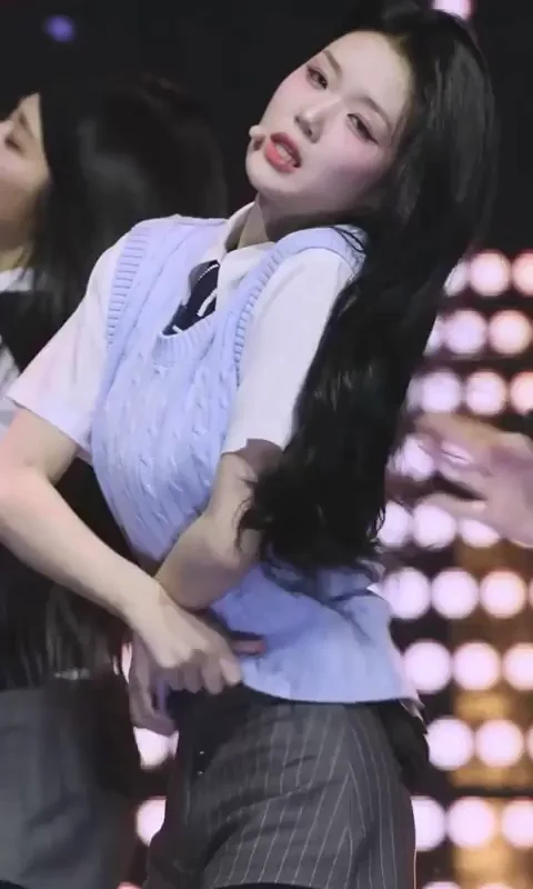 🔥 Yubin from tripleS Schoolgirl Tease Fap Fuel 💦
