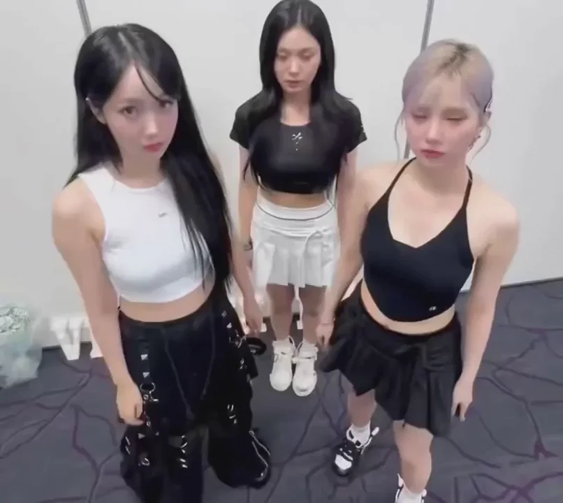 VIVIZ K-Pop Sluts Tease in Skimpy Outfits & Naughty Poses