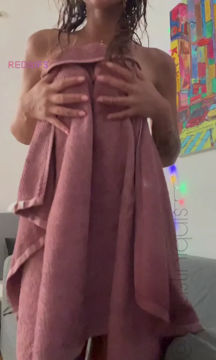 Neighbor Babe Teases Tits & Juicy Ass Out the Window 💦👀