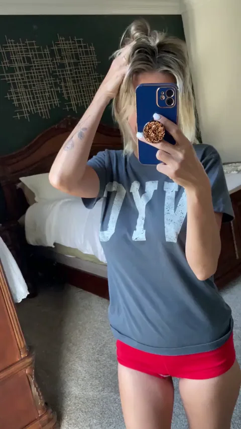 Hot mess mom to hot damn this morning . 🥰🫦