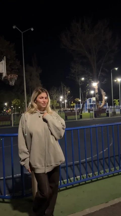 Shy Slut Flashes Juicy Titties in Public Park 🌳🍈🍈