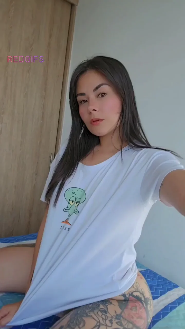 Staring Turns Me On: Inked Slut's Teasing Selfie Reveal
