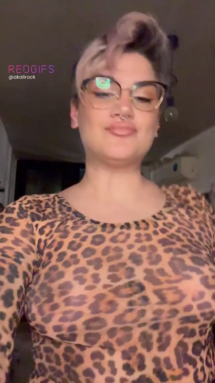 Some titty jiggling for more pleasure