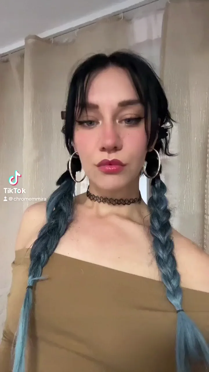 Wild Horny TikTok Slut Flashes Tits 💙🔥