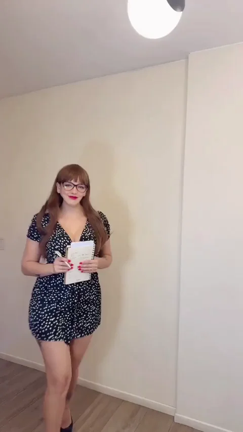 Oops! Dropped My Pen & Tease My Juicy Ass 🍑💋