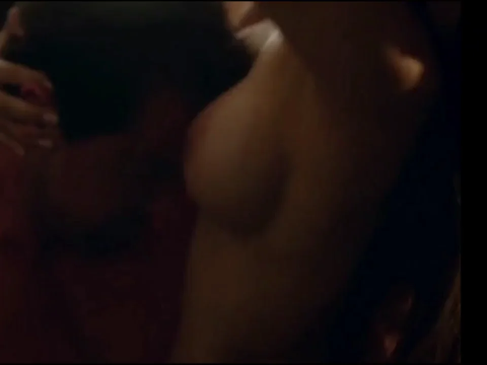 Sifanur Gül & Miray Daner Hot Lesbian Kiss in As The Crow Flies 🔥💋