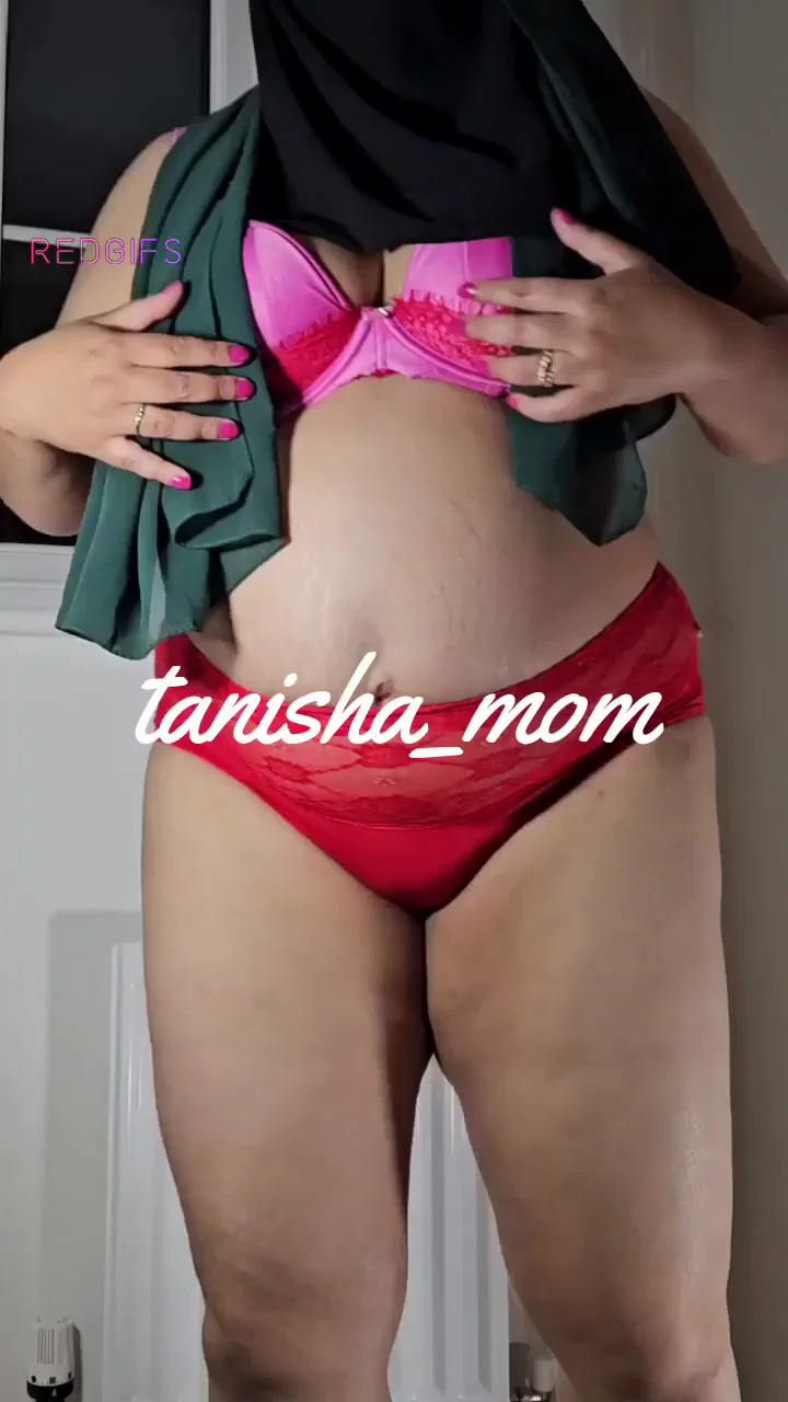 Tanisha Mom's Hijab Tease Fixes Your Monday Blues 😈🔥
