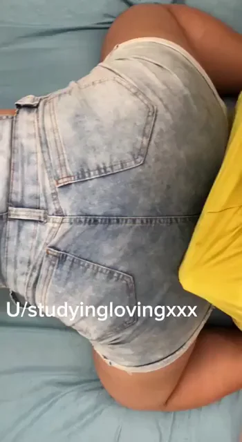 Blonde Big Ass Amateur Teasing in Tight Shorts 💦🍑🔥