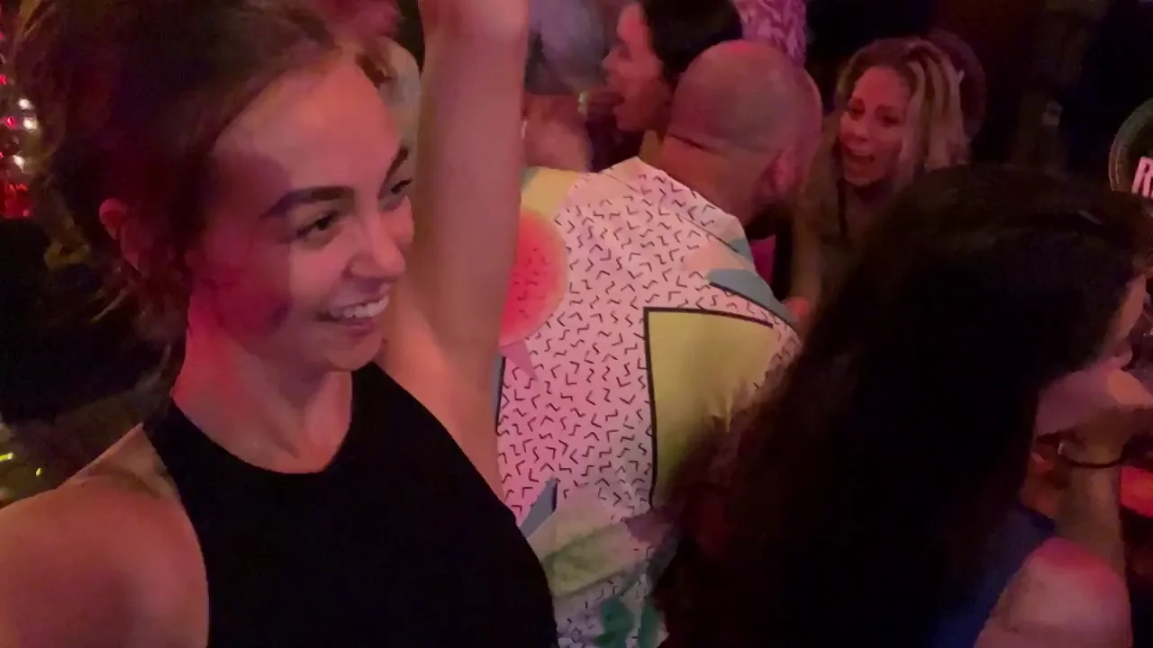 Bartender's Jaw-Dropping Tit Flash Trick 😈🍸👅