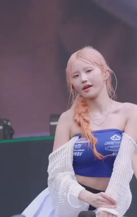 🔥 Hayoung from Fromis_9 Teasing in Tiny Skirt & Crop Top 💦