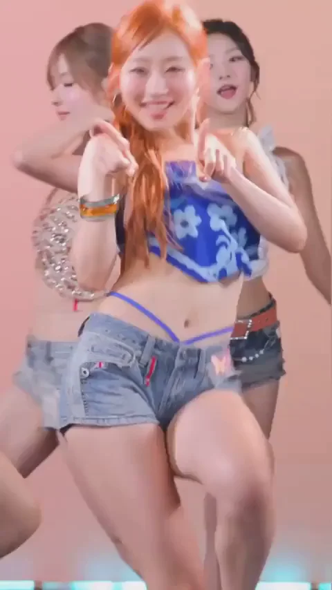 Kiss of Life Julie's Slutty Dance Tease - Fiery Redhead Kpop Booty Bounce