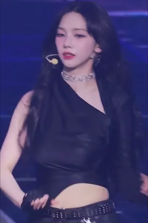 Karina aespa Sexy Stage Tease 😈🔥