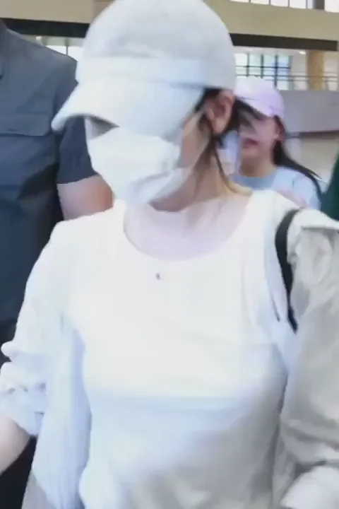 IU