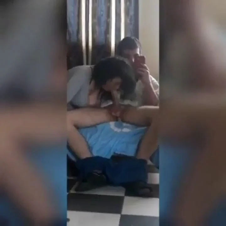 😈 Bored MILF Mom Slurps Son's Cock on the Floor 💦
