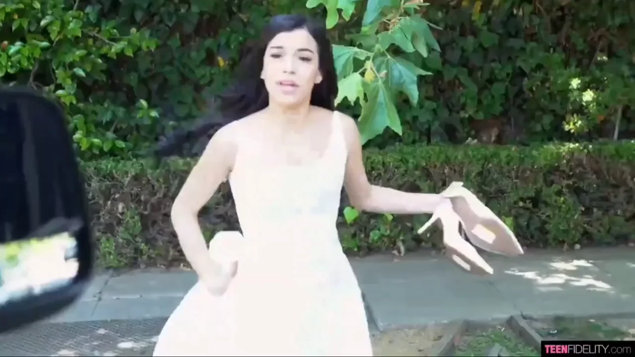 [/r/SavannahSixx] Runaway bride Savannah has hot sweaty sex