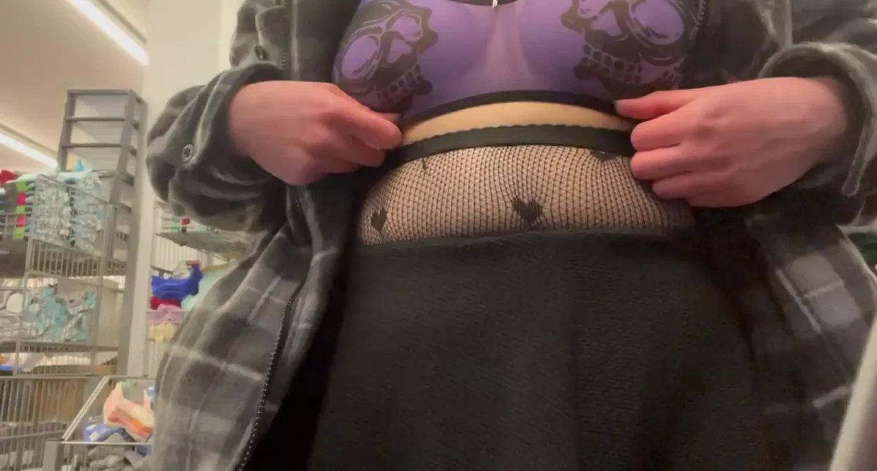 Public Store Slut Flashing Tits & Pussy 💜🔥
