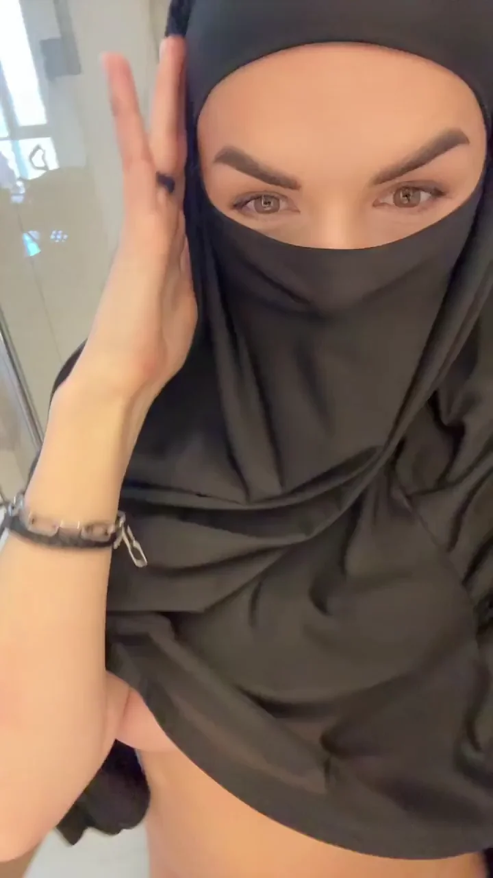 Hijab Slut Begs for Your Spank 🍑👋