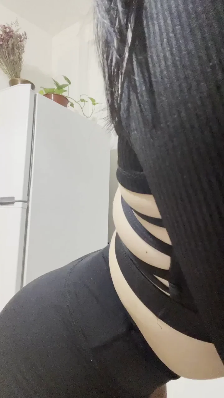 Shaking my booty to attract good vibes only
