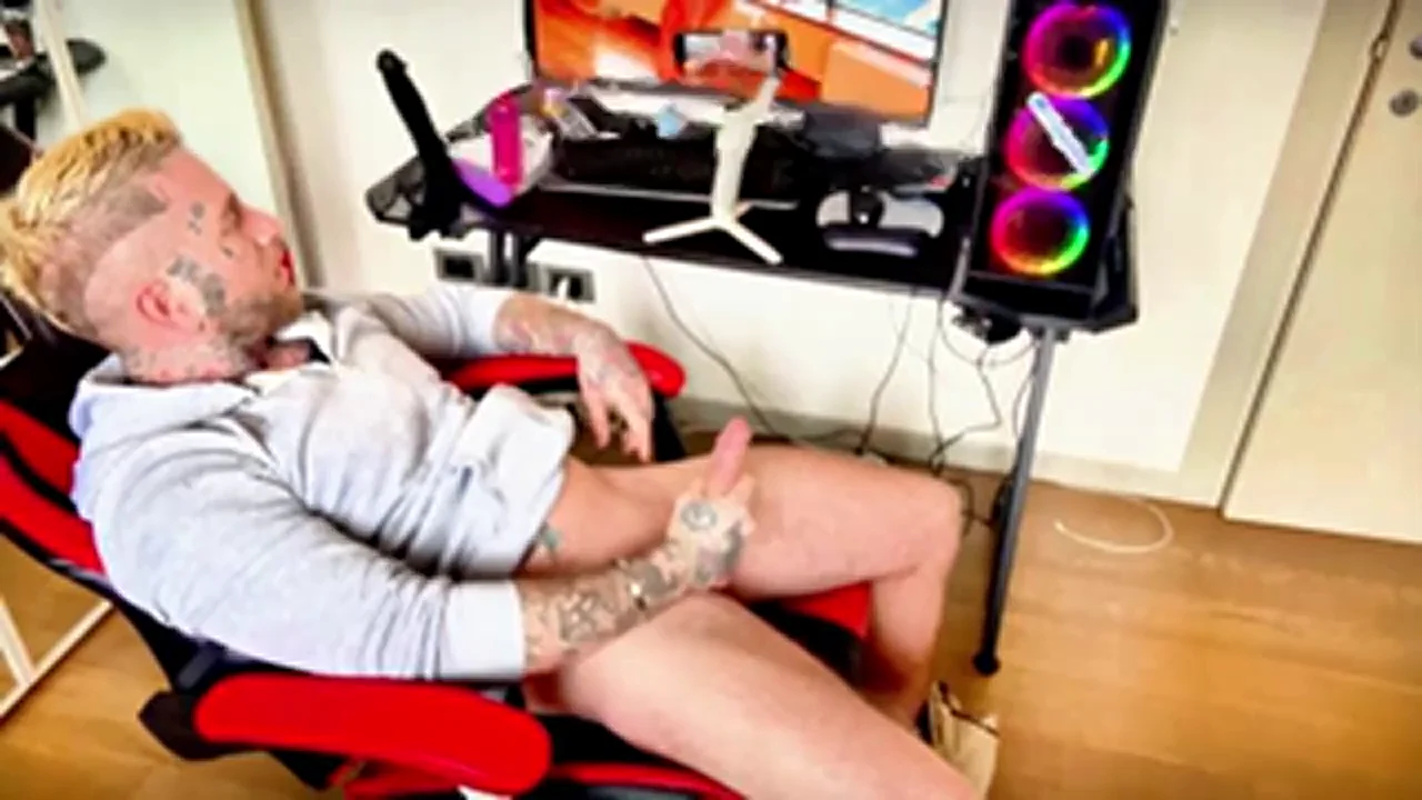 Boyfriend's Gaming Chair Creampie Pound 💦🎮 Office Twerk Fuck Fest