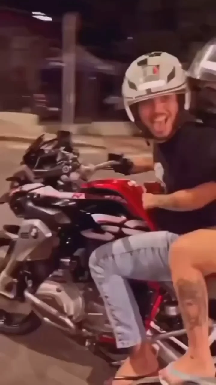 🔥 Ride & Twerk: Bikini Babe Shakes Ass on Motorcycle! 🏍️🍑