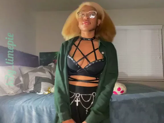 Morning Wood Wake-Up: Blonde Bombshell's Natural Titties Tease
