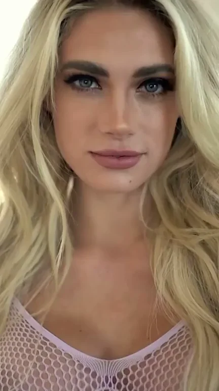 Summer Soderstrom's Teasing Tits and Juicy Ass Show