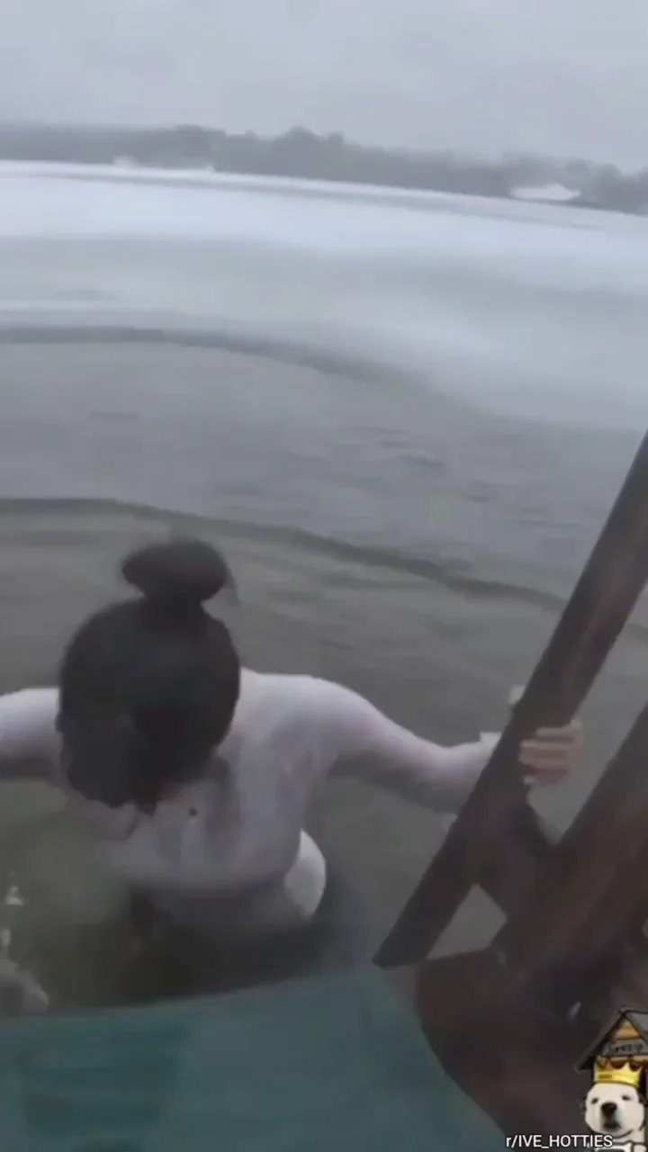 🔥 An Yujin's Slutty Wet Climb & Sexy Stage Tease 😈💦