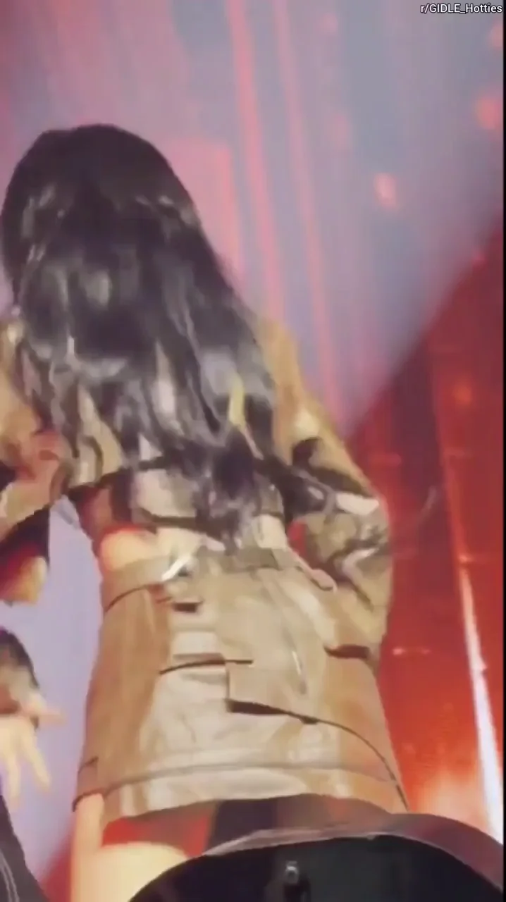 Cho Miyeon's Slutty Stage Tease & Thicc Ass Flex