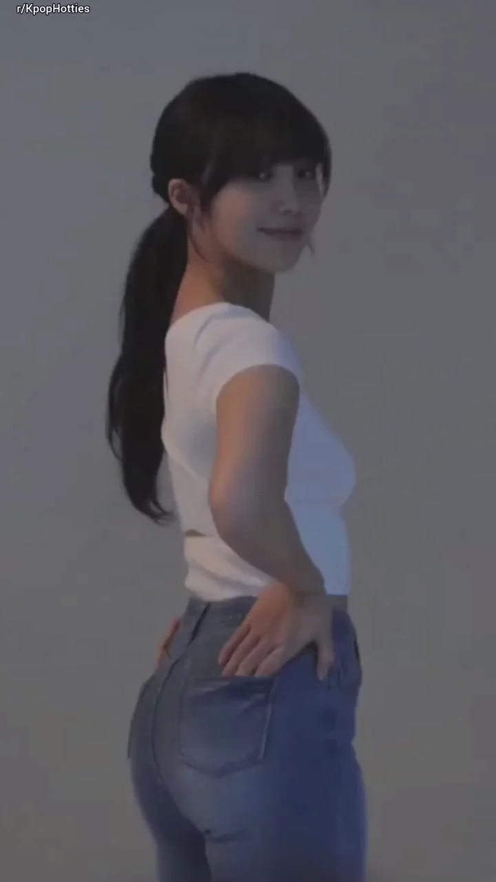Jung Eunji's Juicy Ass Tease 🍑🔥