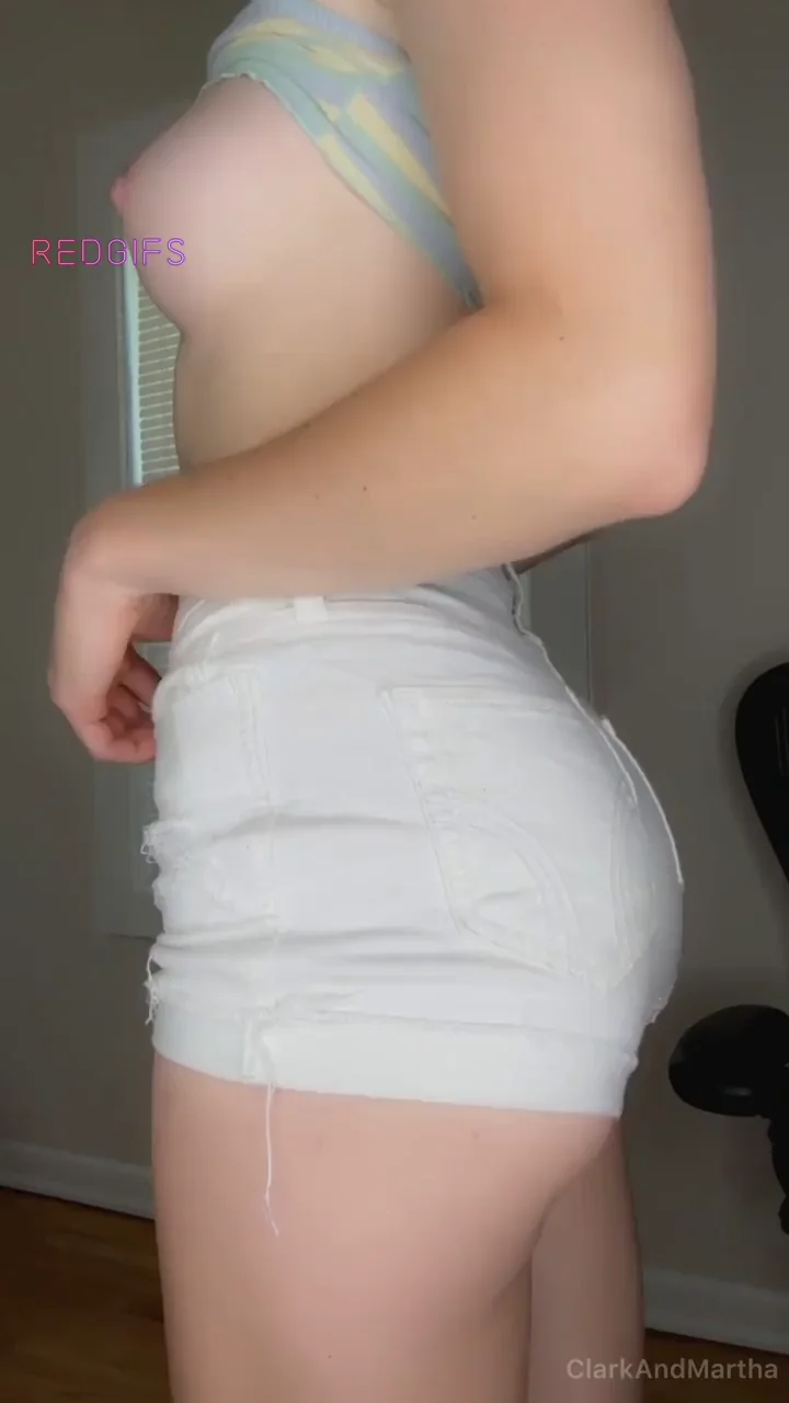 I love jiggling my lil butt