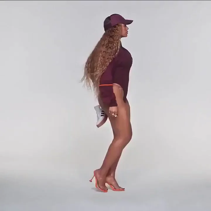 Beyoncé's Juicy Booty Strut 🍑🔥