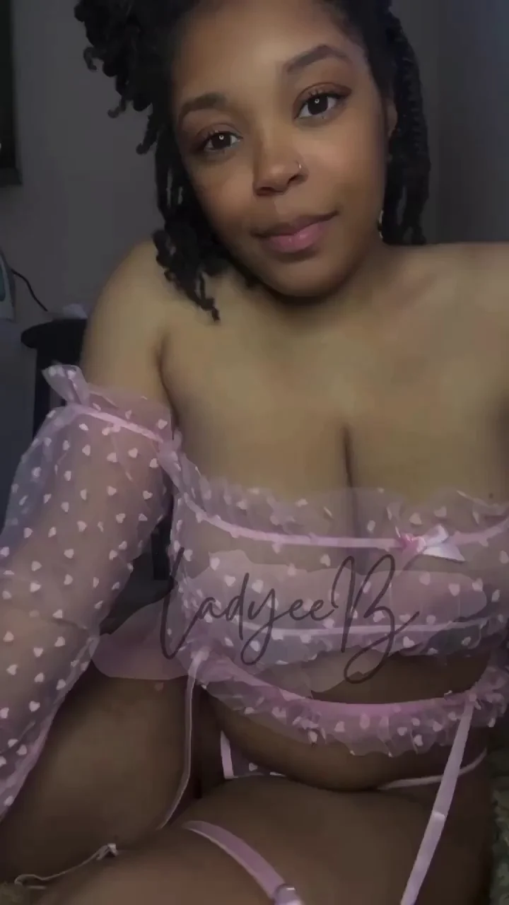 Does Pink Make This Thick Ebony Slut Look Fuckable? 💖🍑