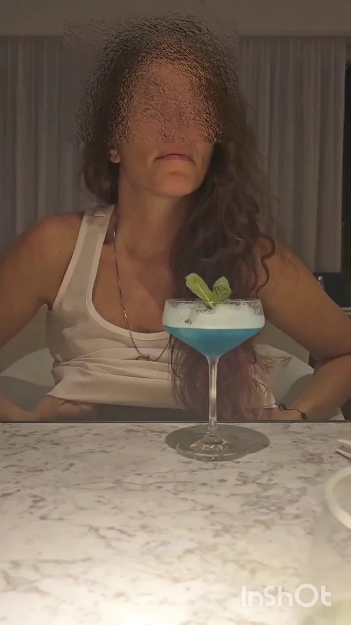 Risky flashing at restaurant