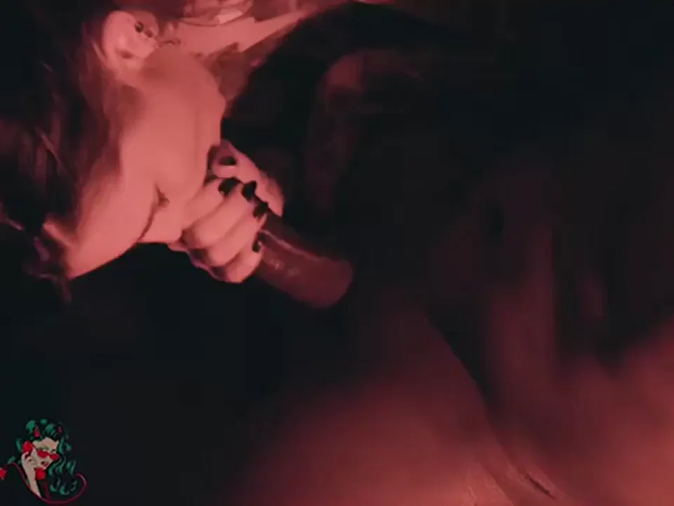 Wifey Sucks Friend's Throbbing Cock 😈🍆💦