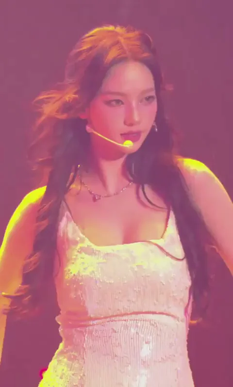 🔥 Karina from aespa Shaking That Slutty Stage Ass 💦
