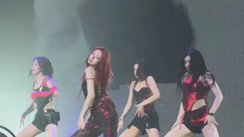 ITZY - Chaeryeong, Yeji & Ryujin