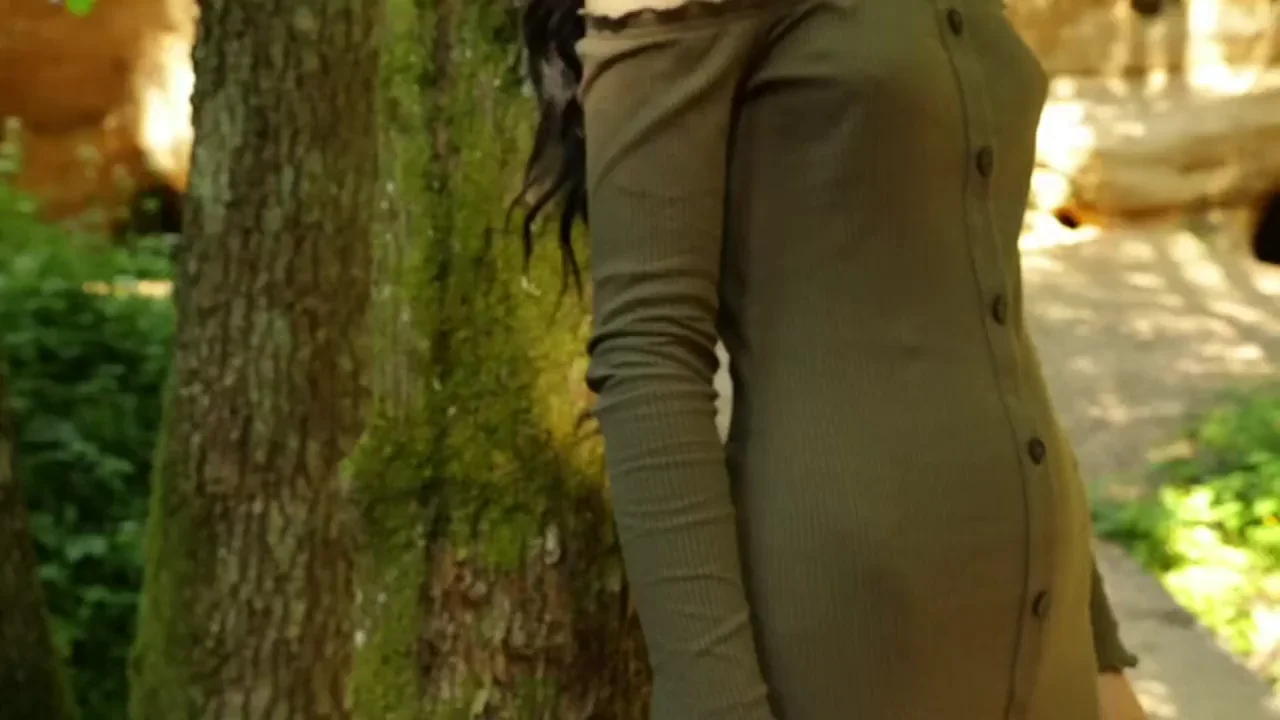 🫦 Flashing Juicy Titties in Public Park 😈