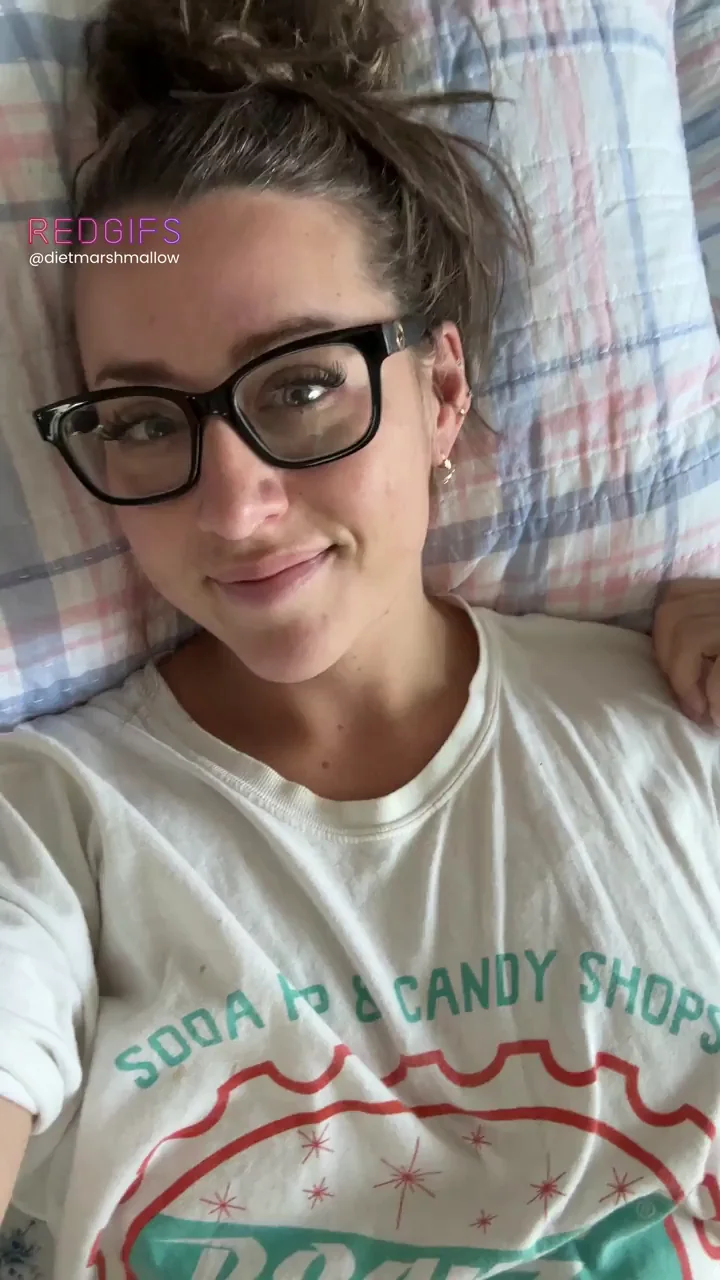 Breakfast in Bed? My Perky Tits Are Served 😘🍳