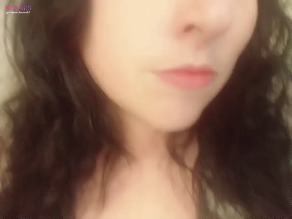 Thick Babe Lifts Shirt for Massive Cleavage Tease