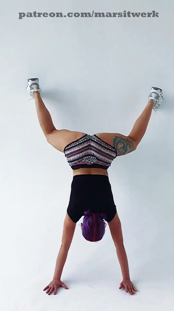 Upside down booty 🙃