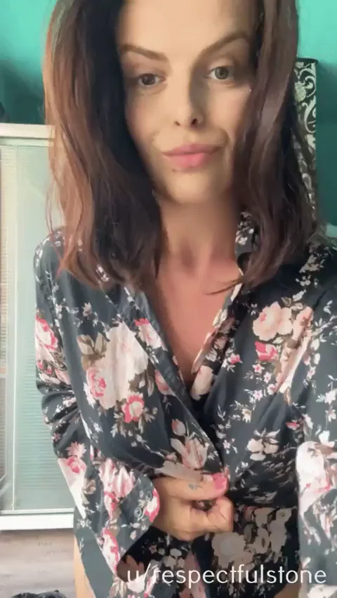 MILF Tease: 'Thoughts on My Slutty 40+ Nude Curves?'