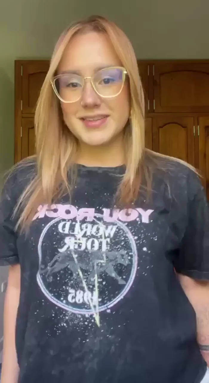 Do you like girls in glasses ?