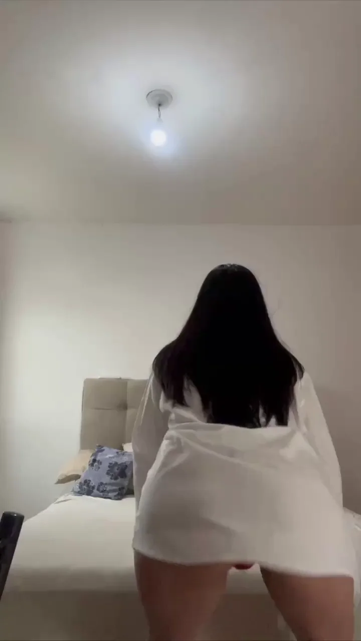 Rate My Beginner Twerk: Thick Ass Shaking in Tiny Robe