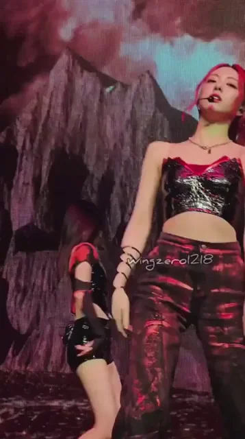 ITZY Yuna's Slutty Red-Hot Stage Tease - Kpop Fap Fuel