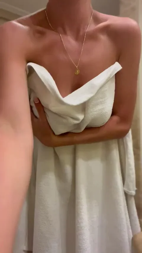 Hot Babe Flaunts Fresh Tanlines After Shower Tease