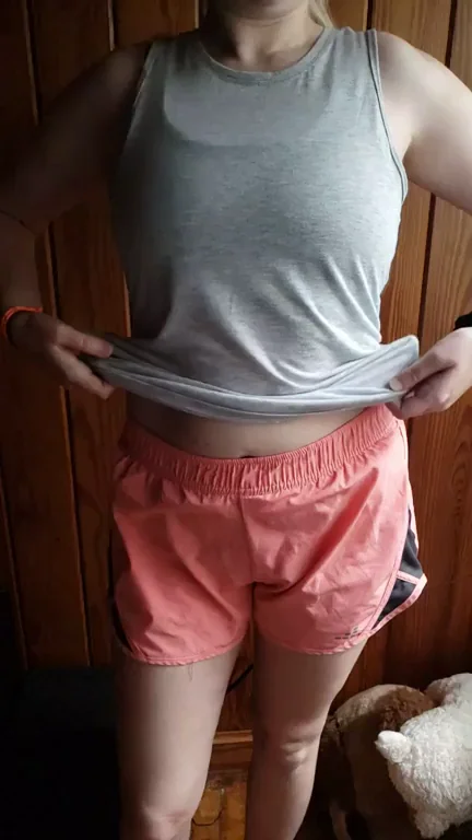 College Slut's Teasing Tit Reveal 😩💦