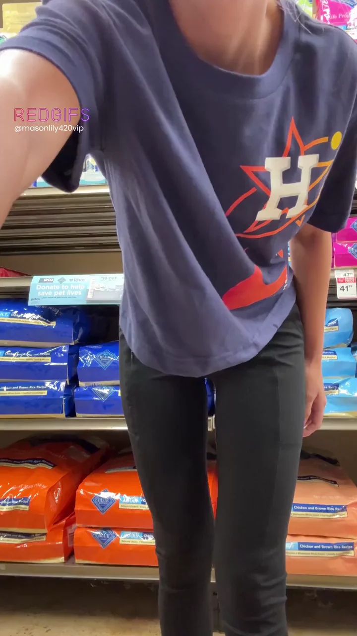 Grocery Store Slut Flashes Her Houston Whore Vibes