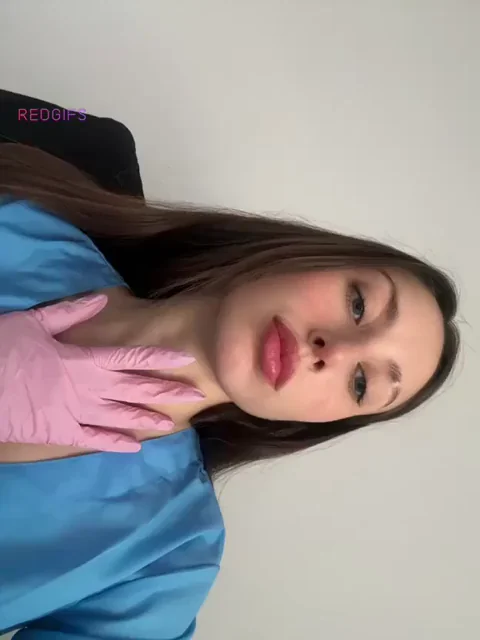 I'm a bit excited to finish off this week... Looking to tease a couple doctors at work tonight😘
