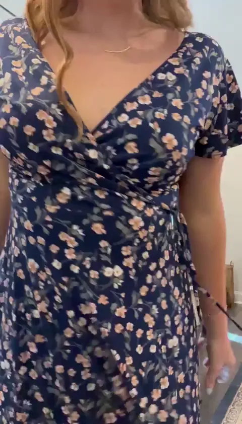 Thick Hot Mom's Juicy Curves in Floral Wrap Dress 😍🍑